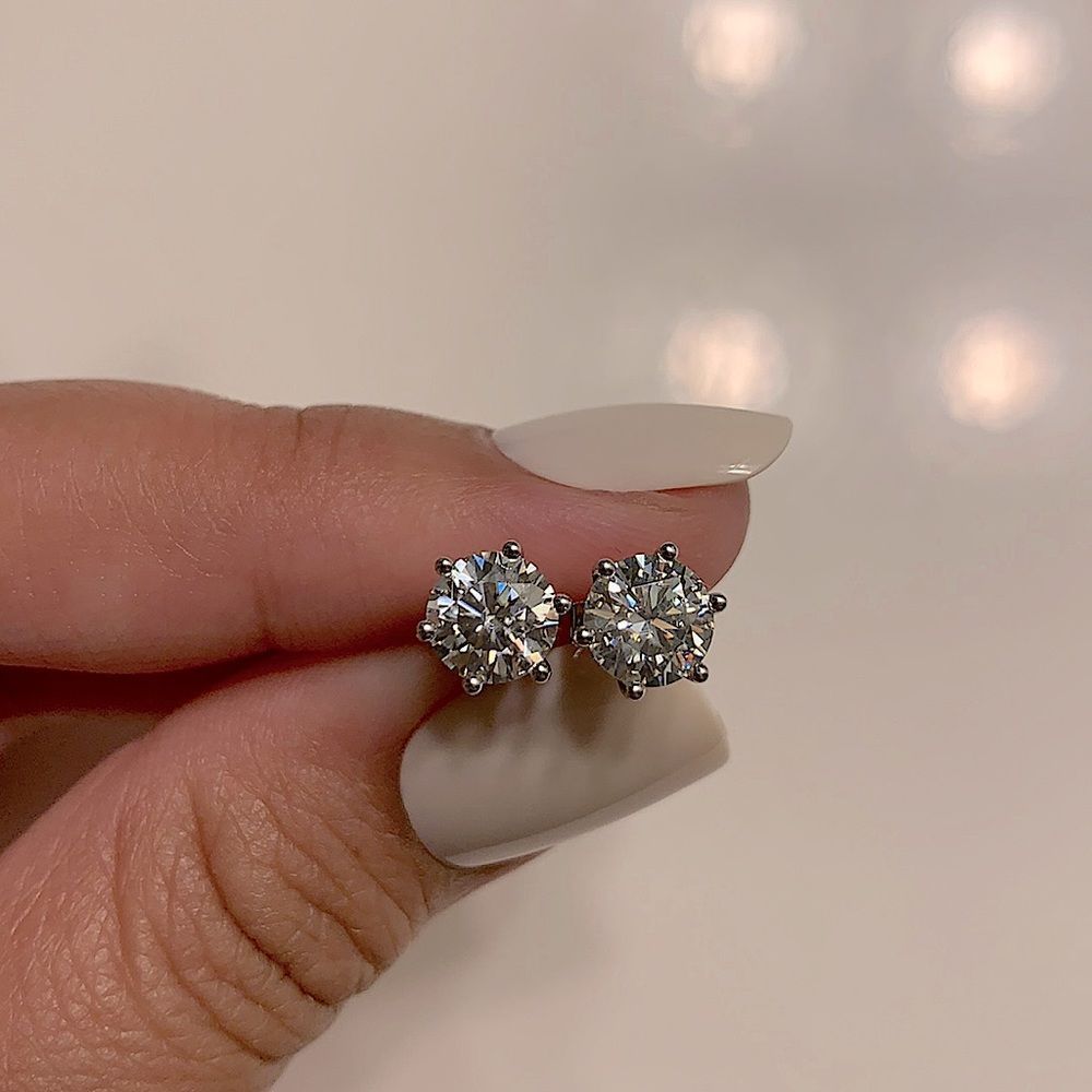 6 prong 2 ct Diamond stud earrings!